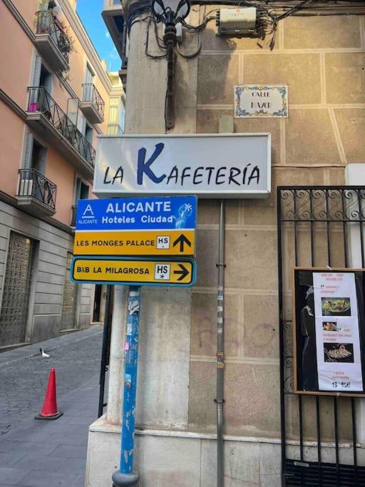 Charming & Spacious Apartment In Historic Centre & Short Walk To Beach Alicante Eksteriør bilde
