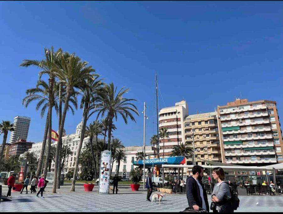 Charming & Spacious Apartment In Historic Centre & Short Walk To Beach Alicante Eksteriør bilde