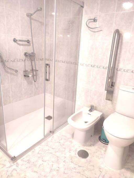 Charming & Spacious Apartment In Historic Centre & Short Walk To Beach Alicante Eksteriør bilde