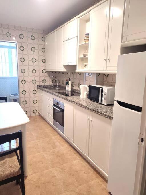 Charming & Spacious Apartment In Historic Centre & Short Walk To Beach Alicante Eksteriør bilde