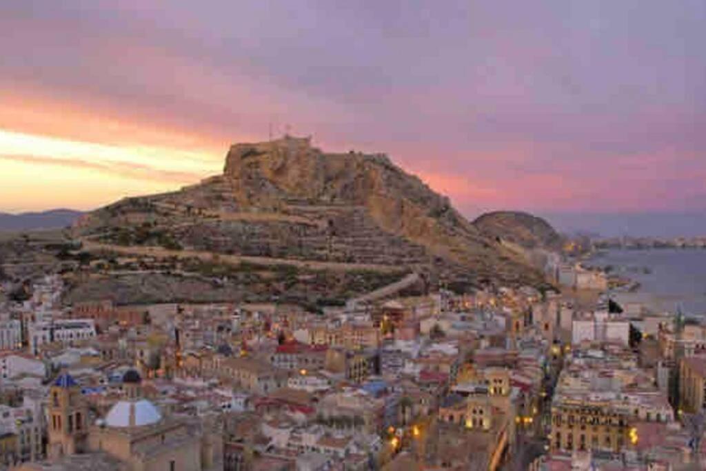 Charming & Spacious Apartment In Historic Centre & Short Walk To Beach Alicante Eksteriør bilde
