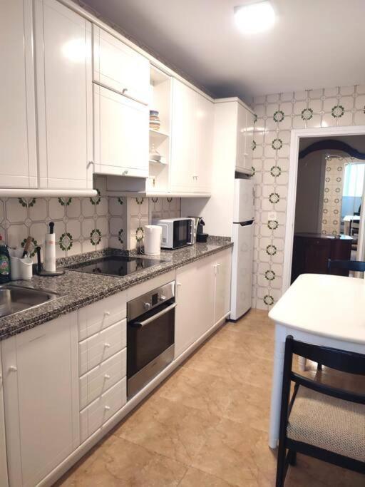 Charming & Spacious Apartment In Historic Centre & Short Walk To Beach Alicante Eksteriør bilde