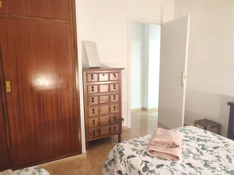 Charming & Spacious Apartment In Historic Centre & Short Walk To Beach Alicante Eksteriør bilde